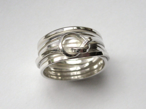 Zilveren wkkelknoop ring