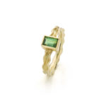 Panta Rhei ring in 14 k goud met groene toermalijn baguette