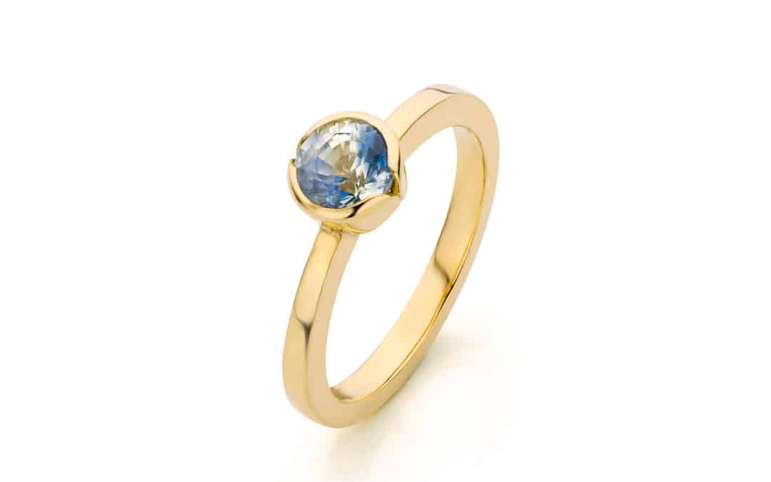 De Magie van de Saffier: De Geboortesteen van September