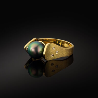 Champagne & Stars - 18 k gouden ring met tahiti parel en champagne diamant, Nicoline van Boven