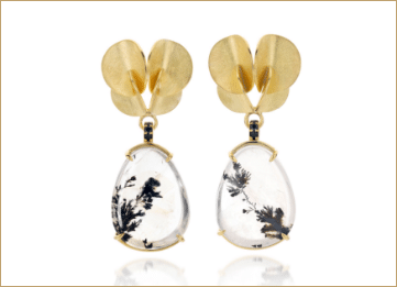 Champagne & Stars Papillon oorbellen in 18 k goud met dendriet en zwarte diamant, Nicoline van Boven