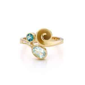 Aquemarijn, geboortesteen van maart, Roosjes ring met aquamarijn en toermalijn. Nicoline van Boven, juweelontwerpster