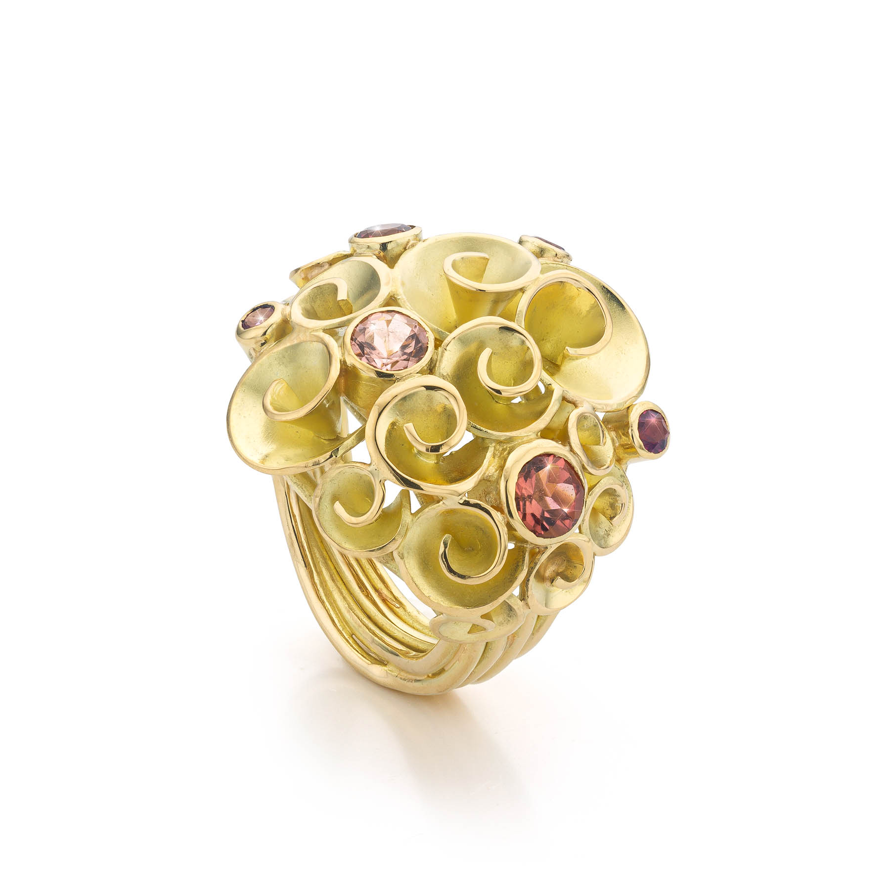 Bouquet de luxe in 18 k goud met roze toermalijnen, maat 16,5 Bouquet de luxe in 18 k goud met roze toermalijnen, Nicoline van Boven