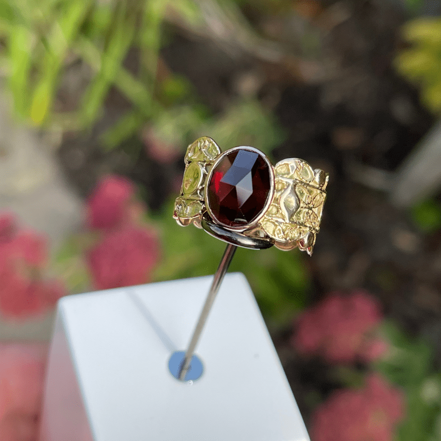 Rouwjuwelen, asjuwelen & herinneringssieraden op maat - goudsmidatelier van Nicoline van Boven in Kapelle, Zeeland