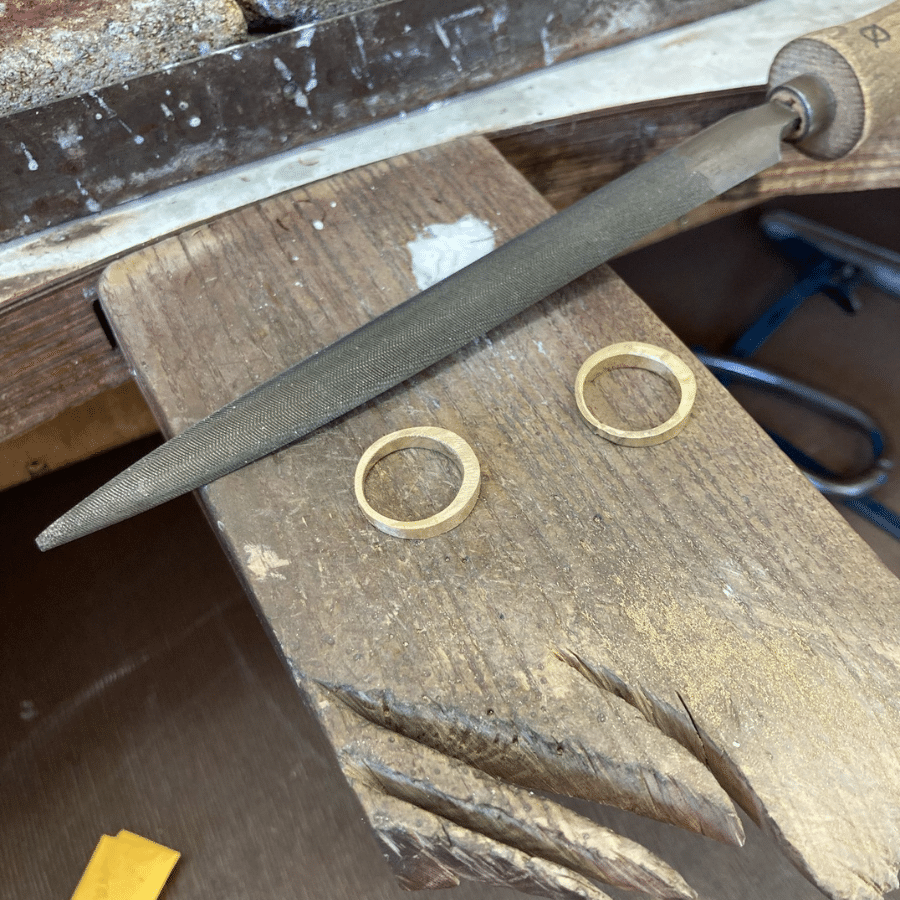 Oud goud omsmelten tot nieuw sieraad, wat kost dat?