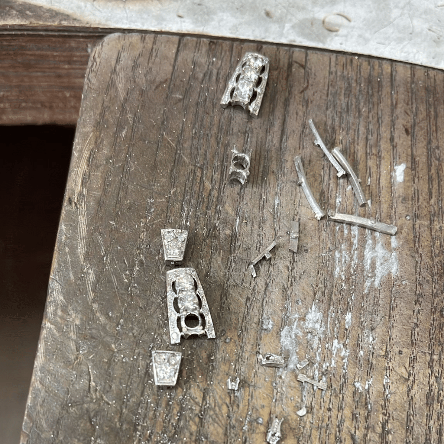 Oude sieraden laten vermaken, van kapotte armband naar dierbare oorbellen