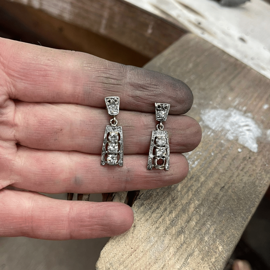 Oude sieraden laten vermaken, van kapotte armband naar dierbare oorbellen