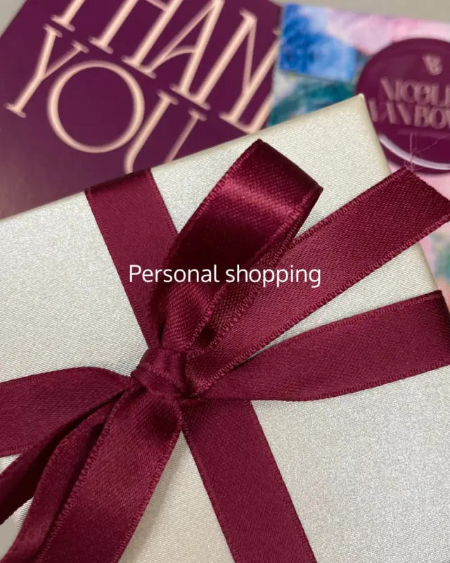 Een sieraad kiezen is iets bijzonders . Het vertelt iets over wie je bent. 
Daarom neem ik graag de tijd om samen met jou te ontdekken wat echt bij je past. 

Of je nu een mooi sieraad uit mijn collectie wilt komen passen om in het echt te zien of het je staat, of een ontwerp op maat wilt bespreken: je bent van harte welkom op dinsdag tijdens openingstijden van 10.00u-16.30u of op afspraak. 

In alle rust, met aandacht voor jouw wensen en verhaal. 
Plan eenvoudig een moment dat jou uitkomt via mijn website. 
Link in bio om jouw afspraak te plannen. 

#feestdagencadeau #personalshopping #uniekejuwelen #maatwerksieraden #handgemaaktejuwelen #duurzamecadeaus #kerstshopping #opmaat #goudsmidzeeland